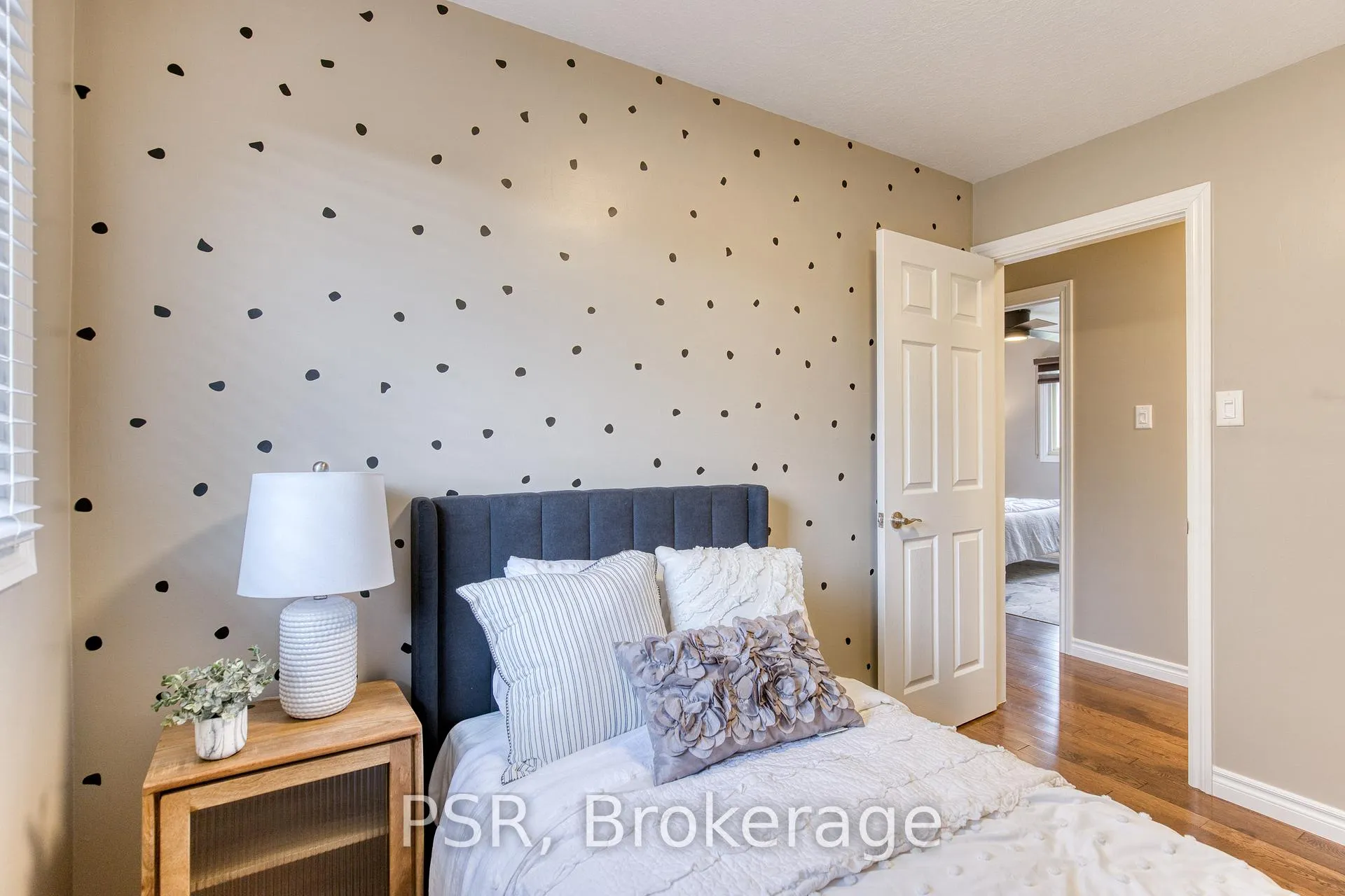 Photo 22 of 24 Burbank Road, Kitchener — HOMEH