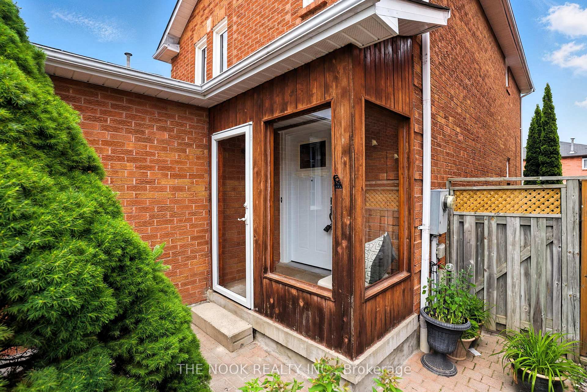 Photo 5 of 23 Sharp Crescent, Ajax, Central — HOMEH
