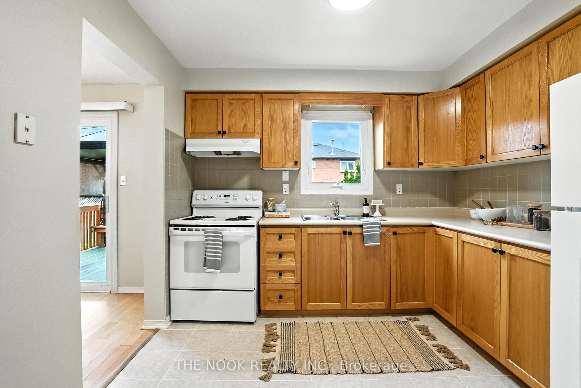 Photo 19 of 23 Sharp Crescent, Ajax, Central — HOMEH