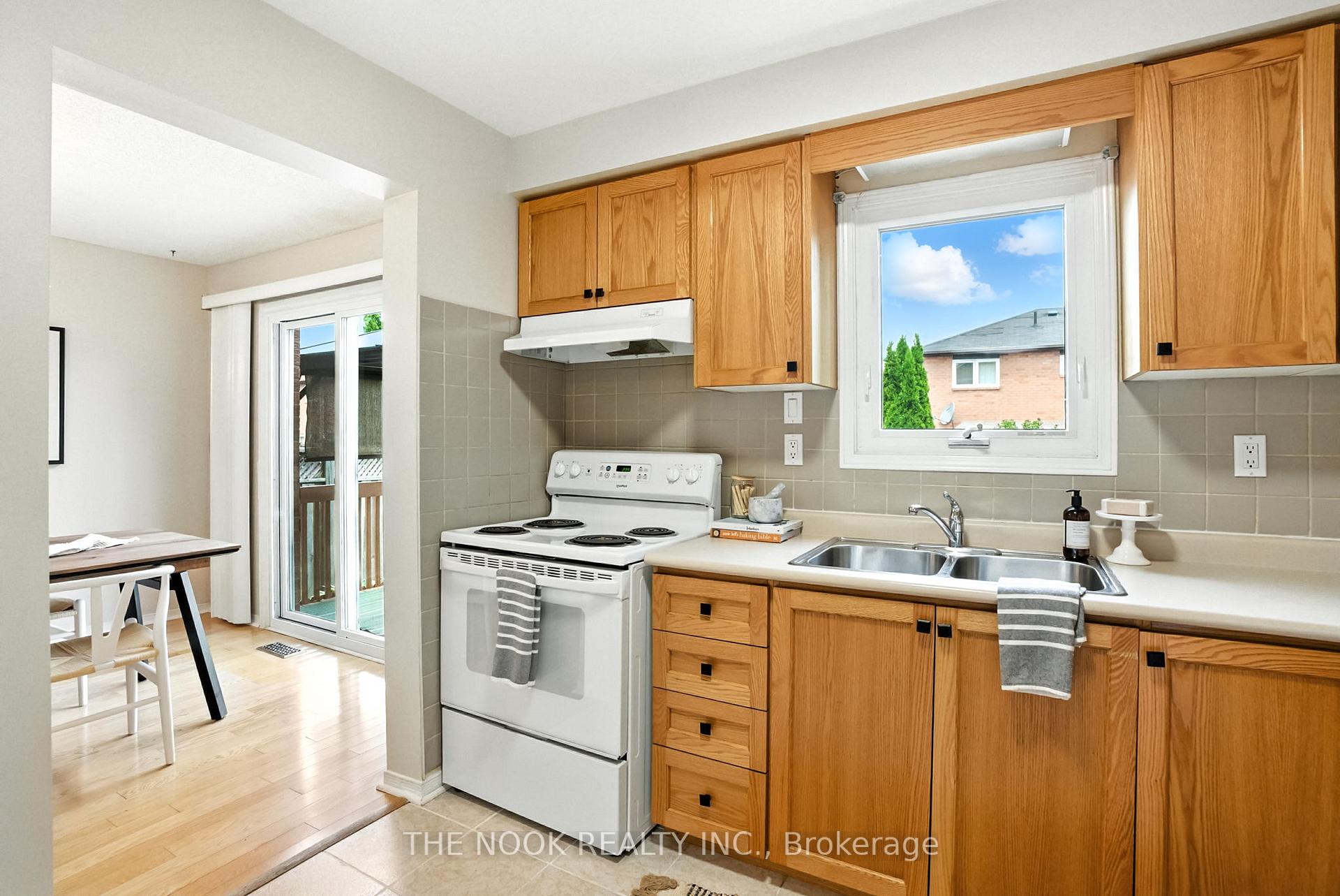 Photo 20 of 23 Sharp Crescent, Ajax, Central — HOMEH