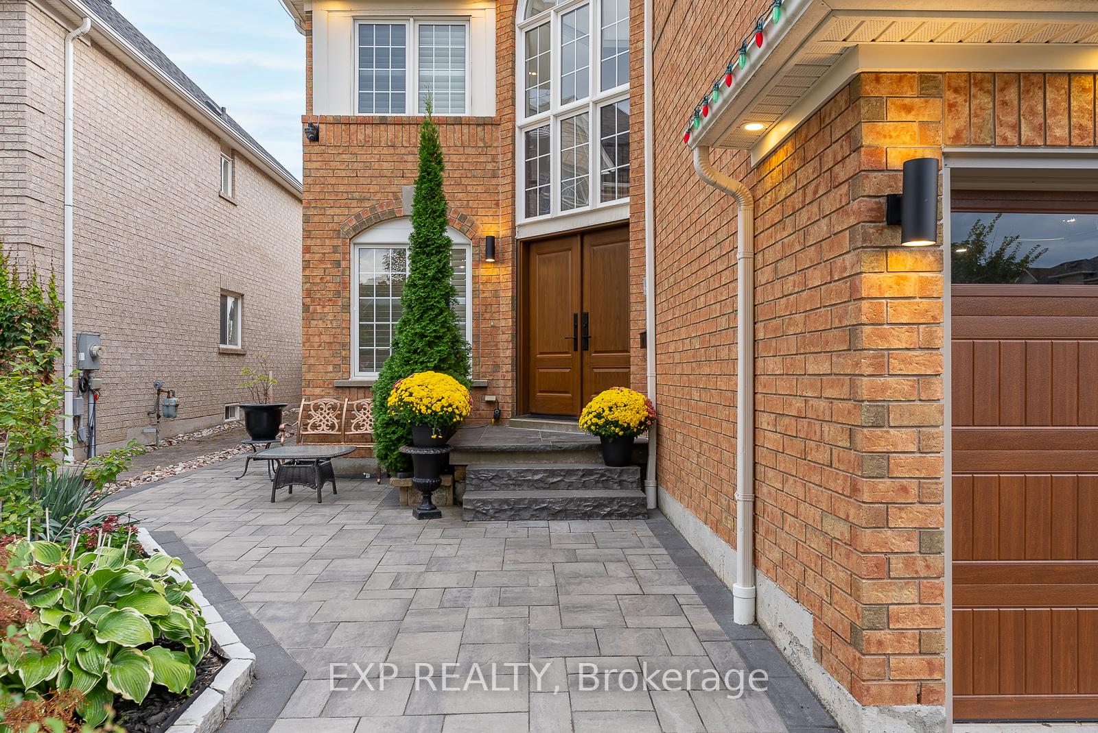 Photo 2 of 97 Twin Streams Road, Whitby, Williamsburg — HOMEH
