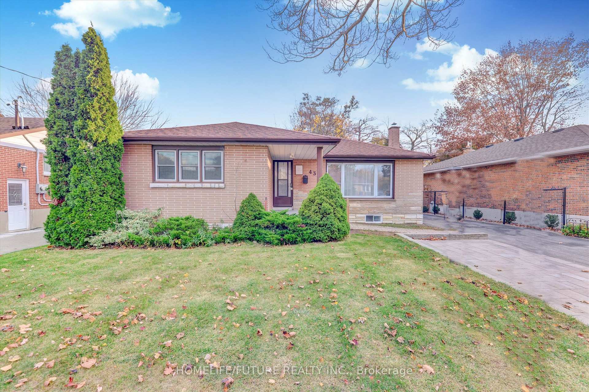 Photo 2 of 437 Fairleigh Avenue, Oshawa, McLaughlin — HOMEH