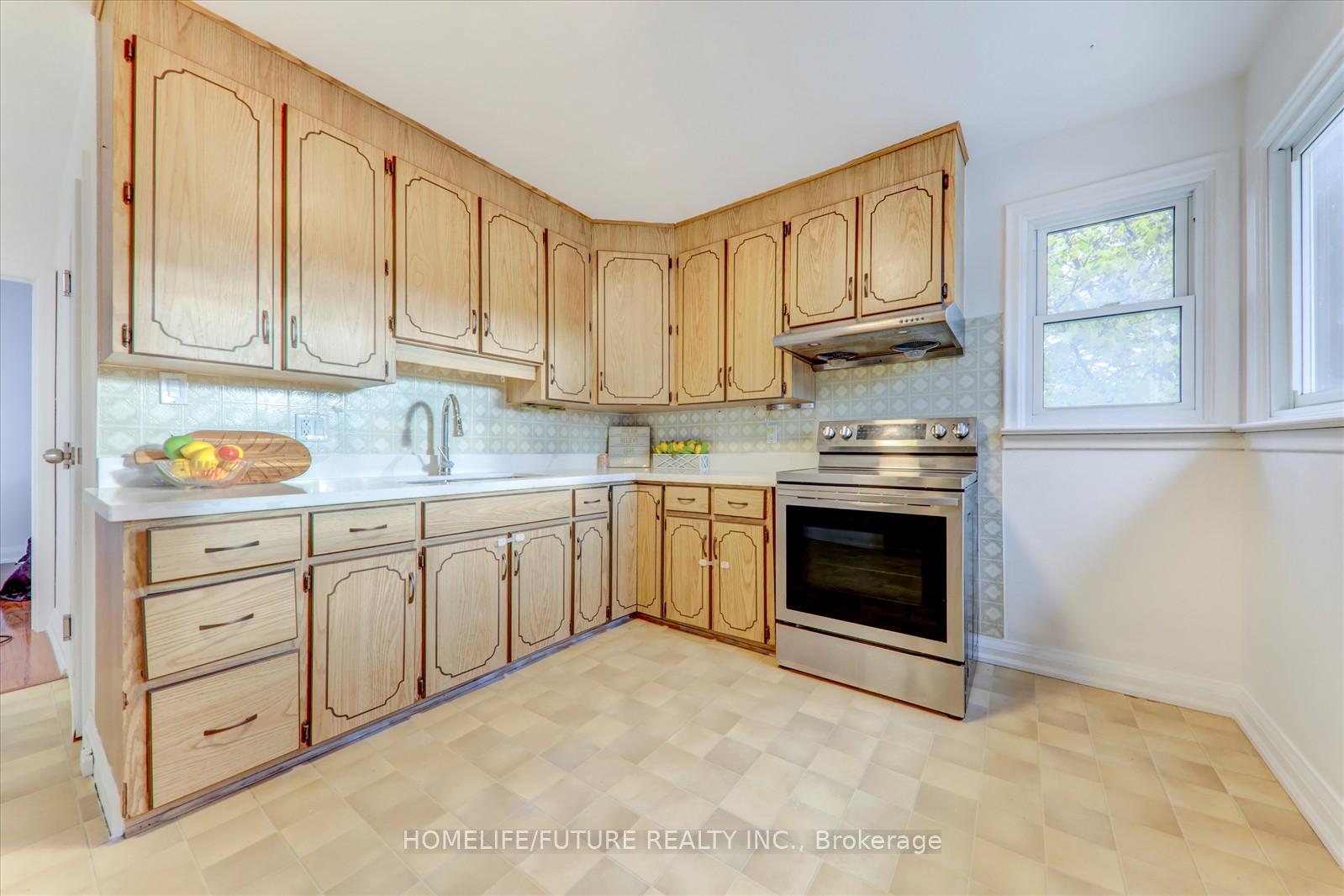 Photo 9 of 437 Fairleigh Avenue, Oshawa, McLaughlin — HOMEH
