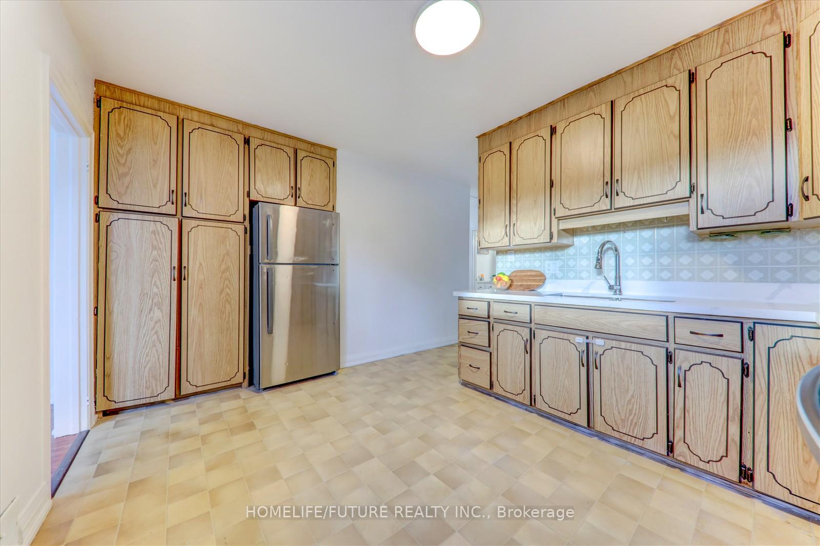 Photo 10 of 437 Fairleigh Avenue, Oshawa, McLaughlin — HOMEH