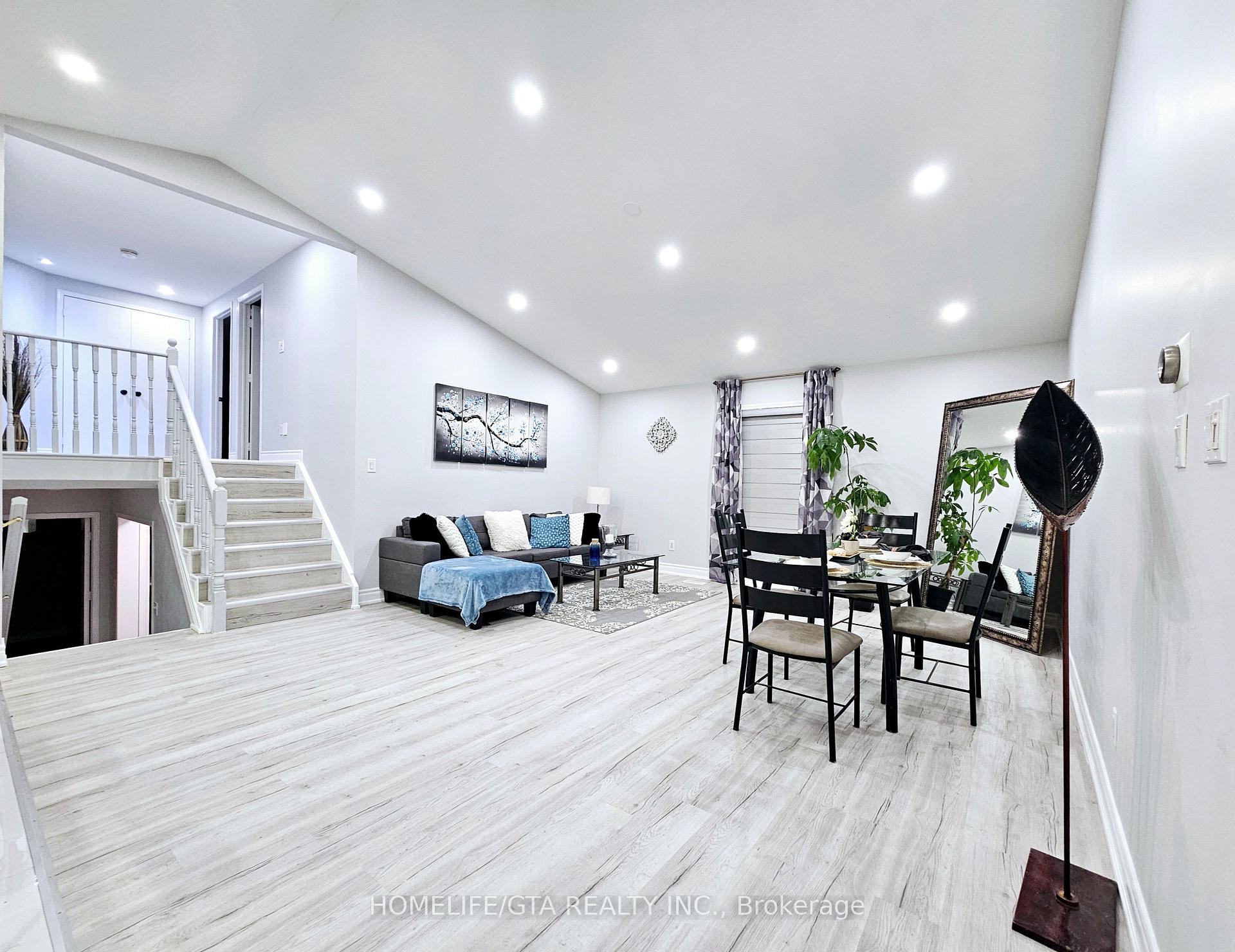 Photo 3 of 1860 Dalhousie Crescent, Oshawa, Samac — HOMEH
