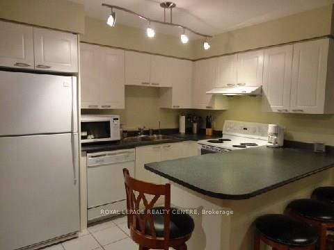 Photo 4 of Unit 711, 260 Doris Ave, North York, Willowdale East — HOMEH