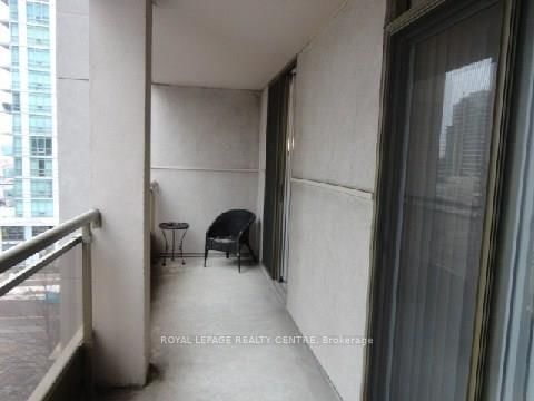 Photo 5 of Unit 711, 260 Doris Ave, North York, Willowdale East — HOMEH