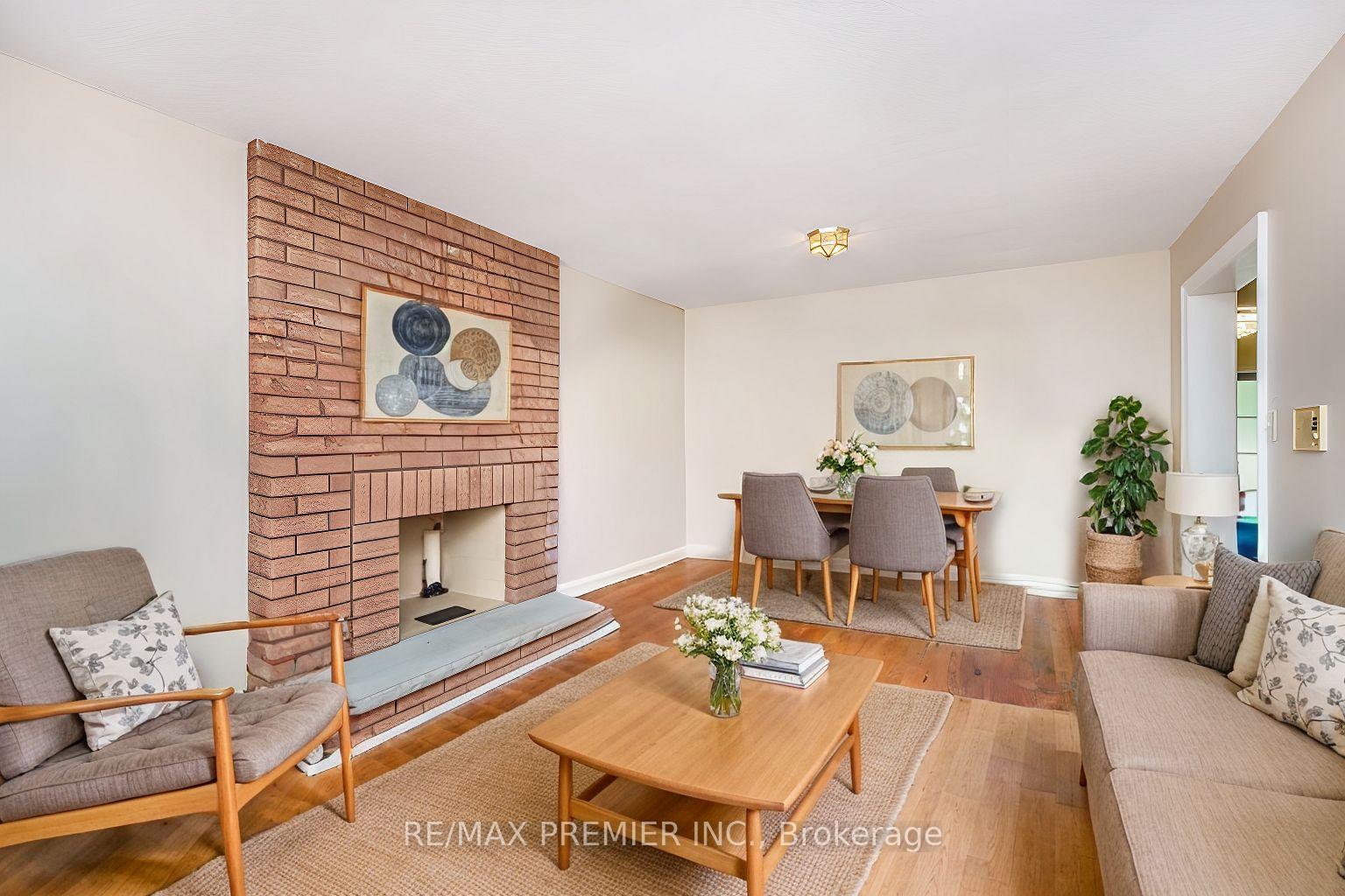 Photo 5 of 35 Cristina Crescent, Vaughan, East Woodbridge — HOMEH