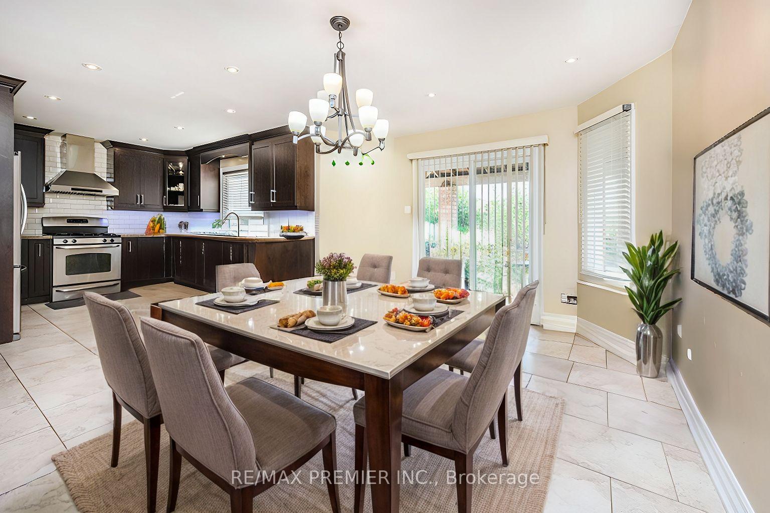 Photo 9 of 35 Cristina Crescent, Vaughan, East Woodbridge — HOMEH
