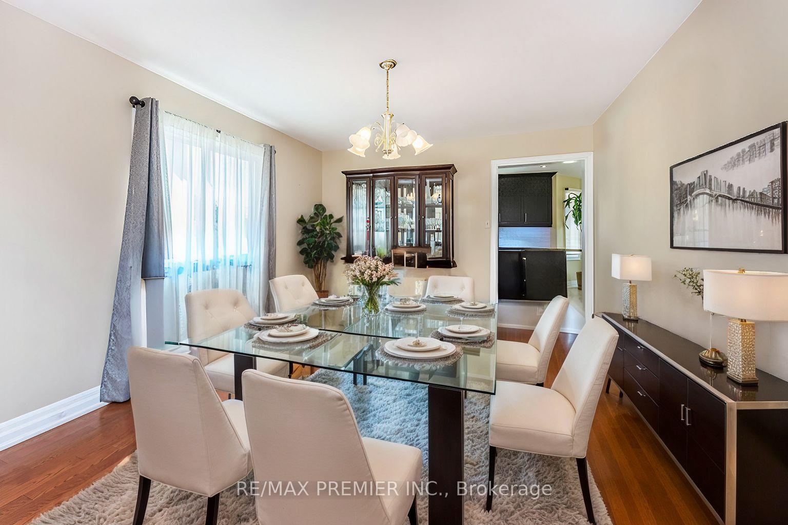 Photo 11 of 35 Cristina Crescent, Vaughan, East Woodbridge — HOMEH