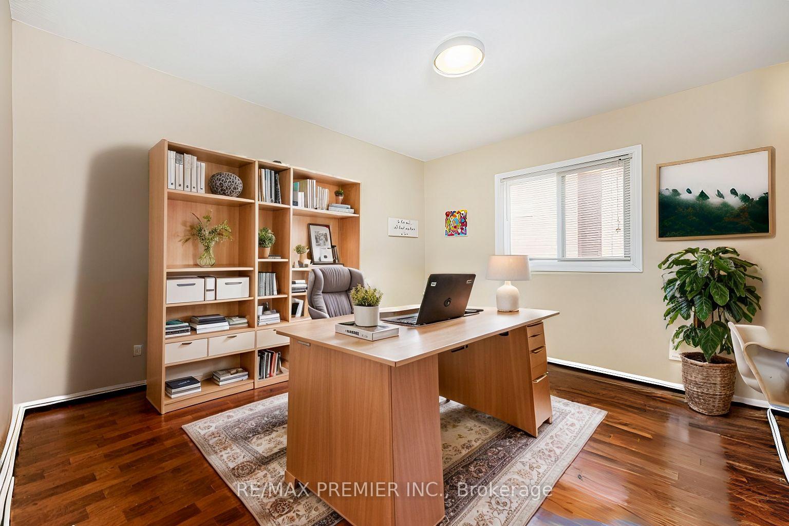 Photo 13 of 35 Cristina Crescent, Vaughan, East Woodbridge — HOMEH