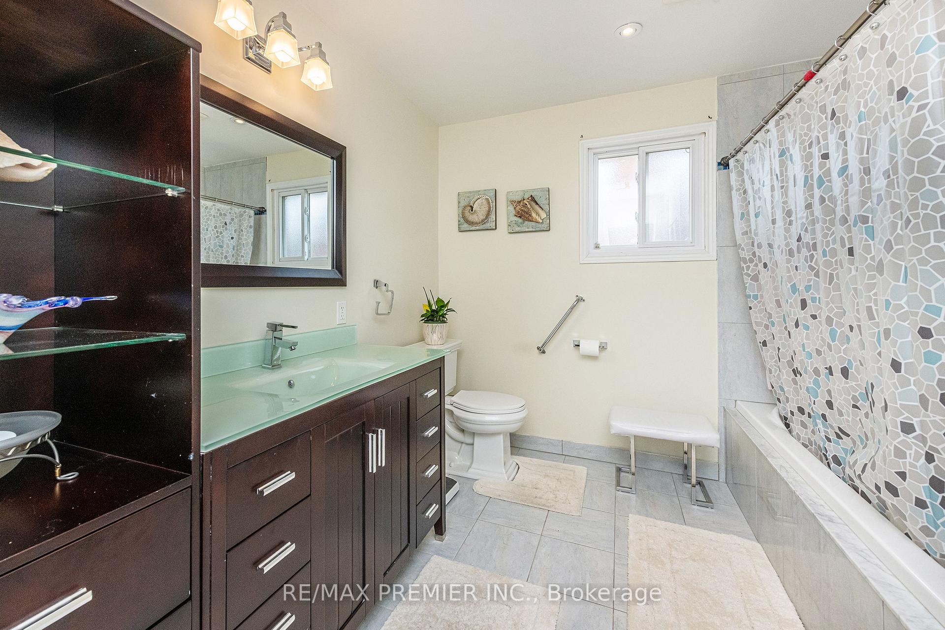 Photo 19 of 35 Cristina Crescent, Vaughan, East Woodbridge — HOMEH
