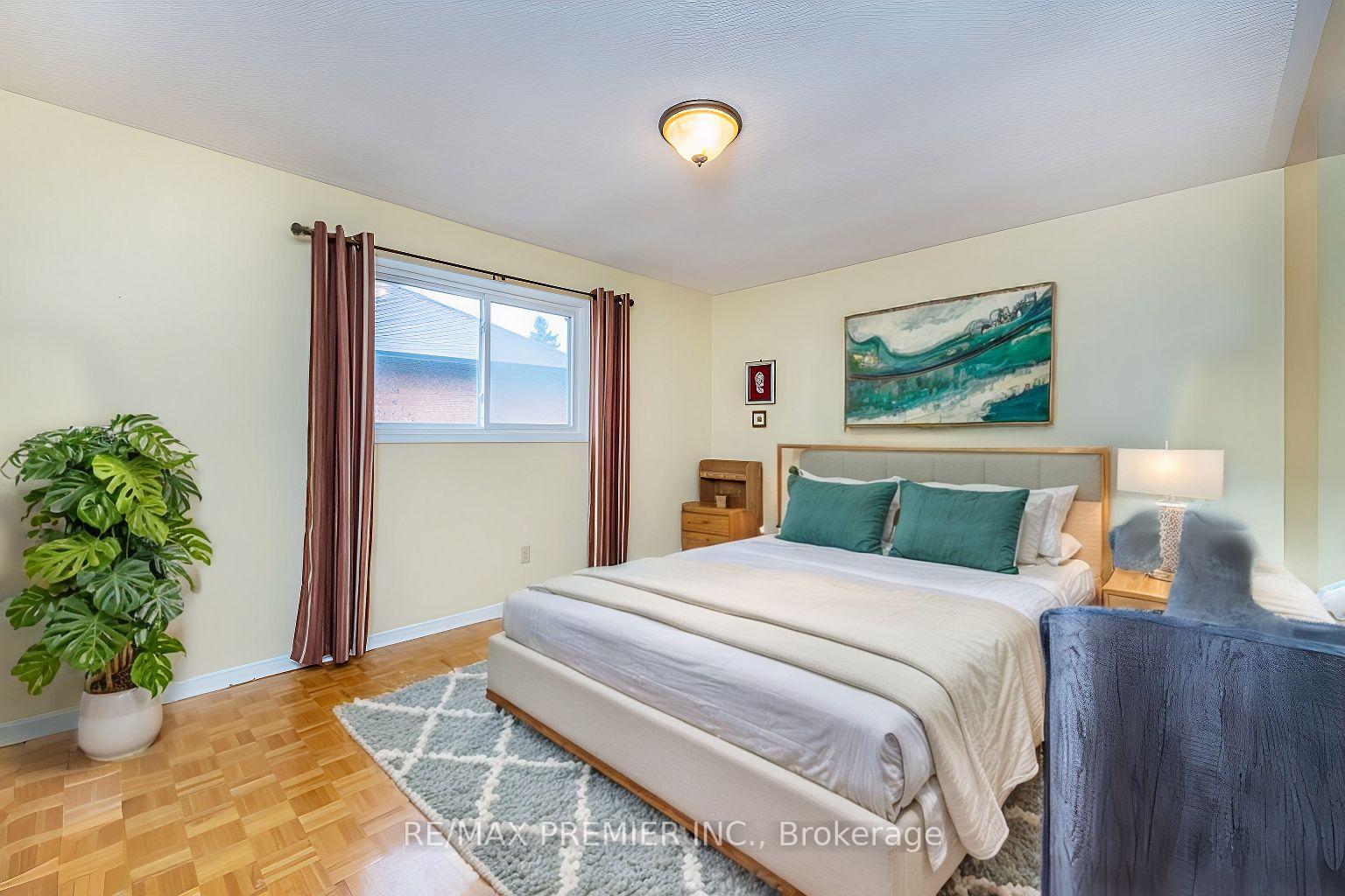 Photo 22 of 35 Cristina Crescent, Vaughan, East Woodbridge — HOMEH