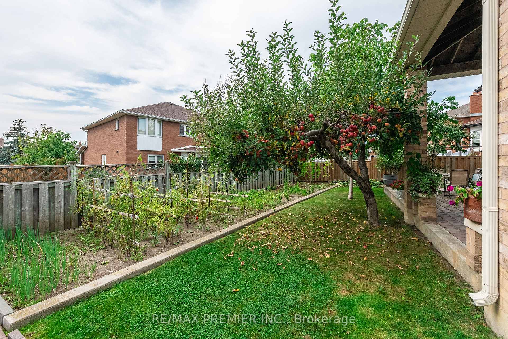 Photo 24 of 35 Cristina Crescent, Vaughan, East Woodbridge — HOMEH