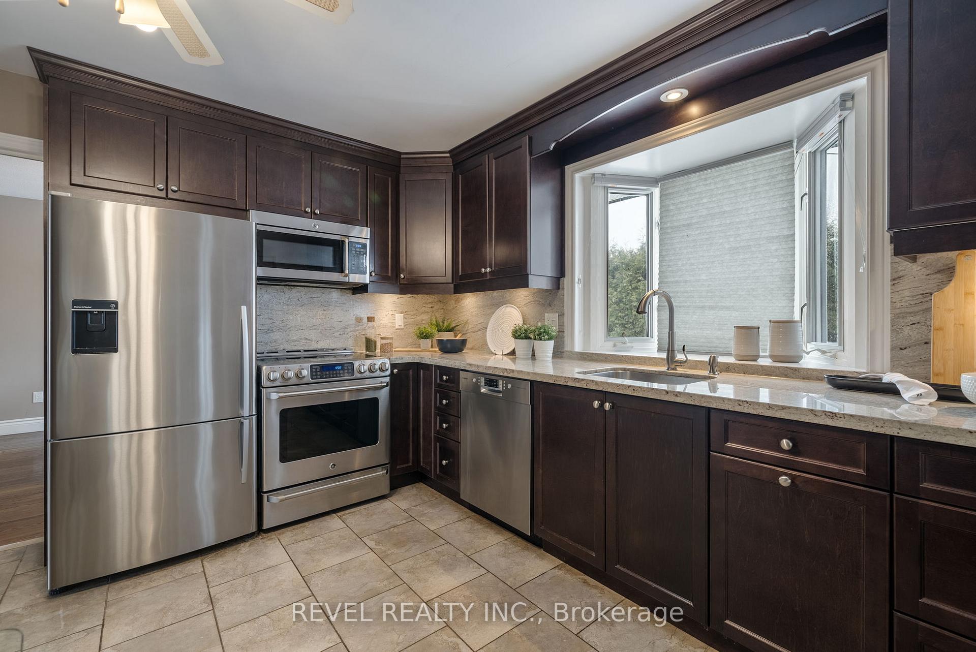 Photo 9 of 764 Ferndale Street, Oshawa, Northglen — HOMEH