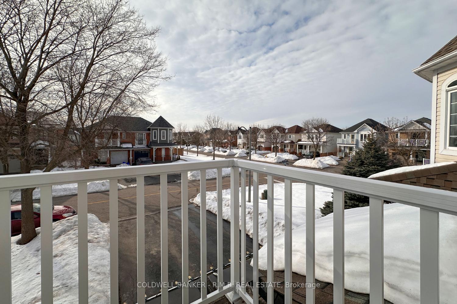 Photo 3 of 41 Four Winds Drive, Whitby, Port Whitby — HOMEH