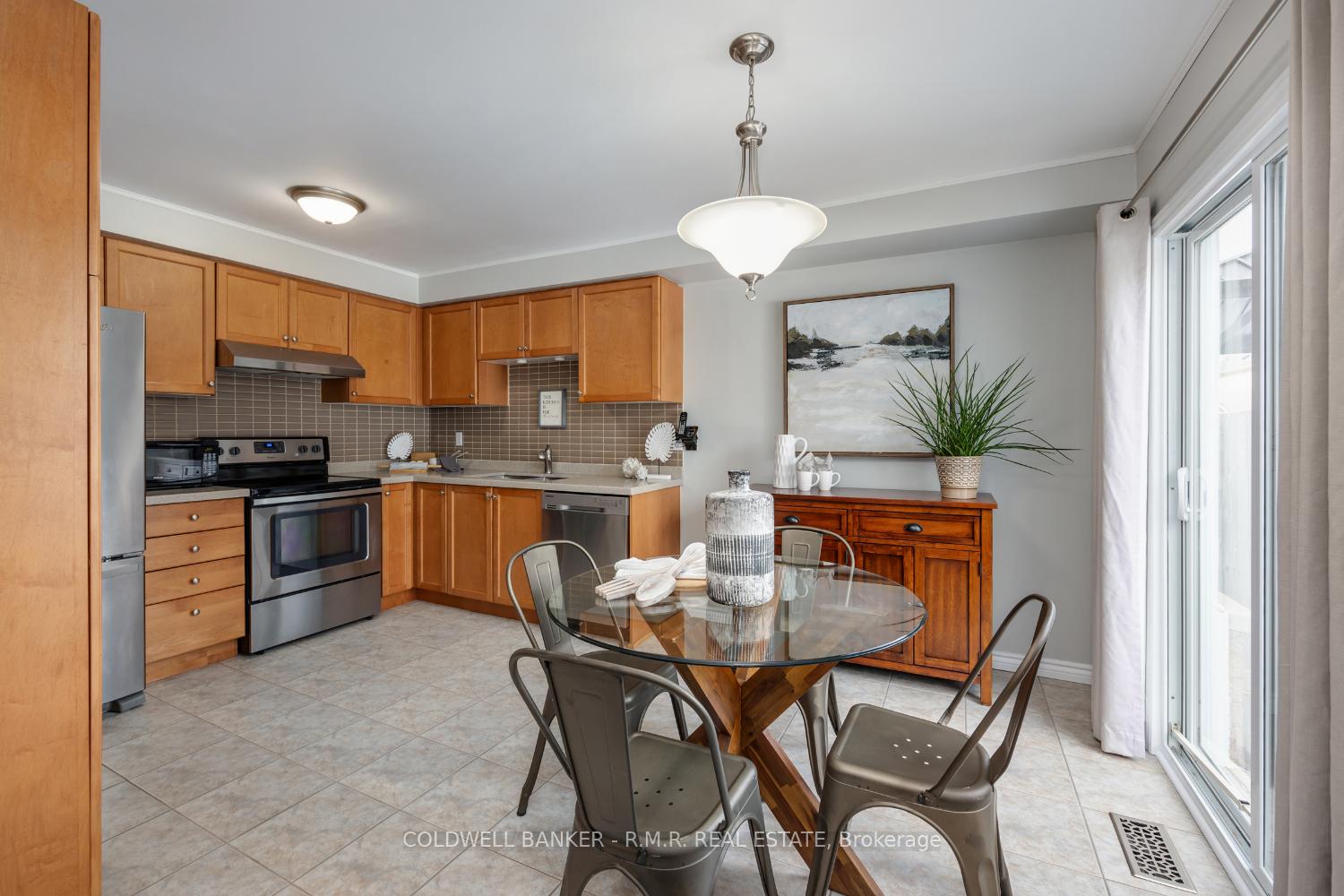 Photo 9 of 41 Four Winds Drive, Whitby, Port Whitby — HOMEH