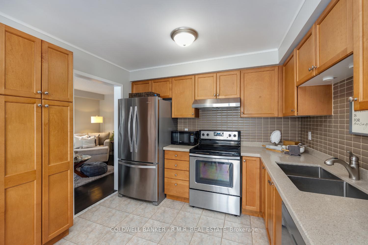 Photo 10 of 41 Four Winds Drive, Whitby, Port Whitby — HOMEH