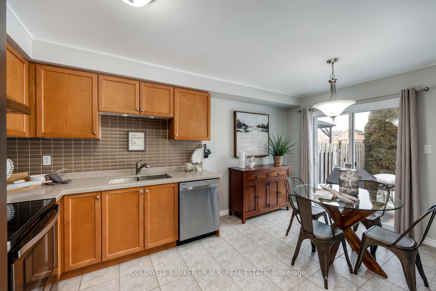 Photo 11 of 41 Four Winds Drive, Whitby, Port Whitby — HOMEH