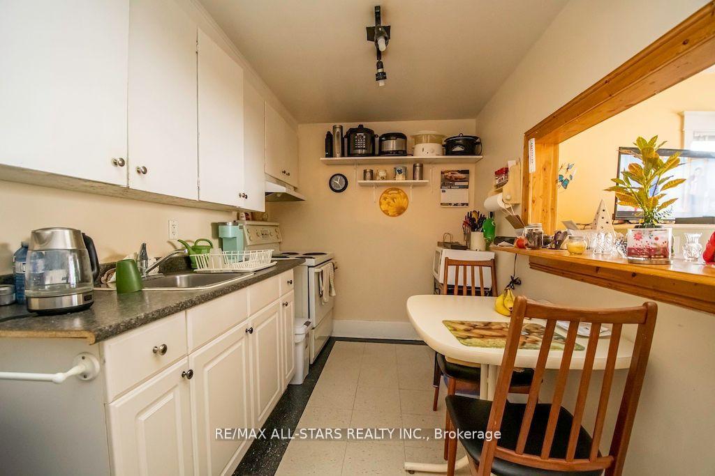 Photo 3 of 833 Crawford Drive, Peterborough, Otonabee Ward 1 — HOMEH