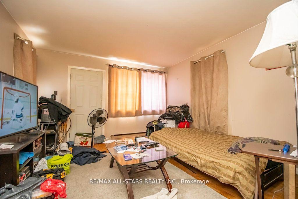 Photo 12 of 833 Crawford Drive, Peterborough, Otonabee Ward 1 — HOMEH