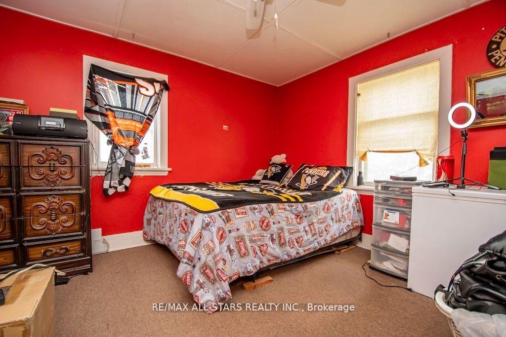 Photo 16 of 833 Crawford Drive, Peterborough, Otonabee Ward 1 — HOMEH