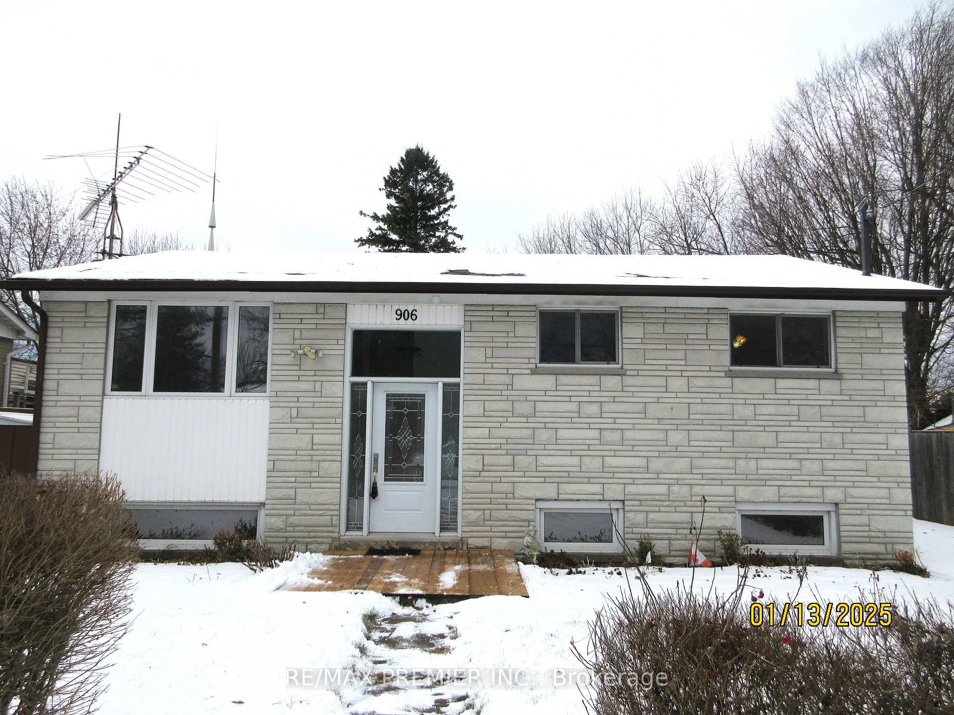 Photo 2 of 906 Bayview Avenue, Whitby, Downtown Whitby — HOMEH