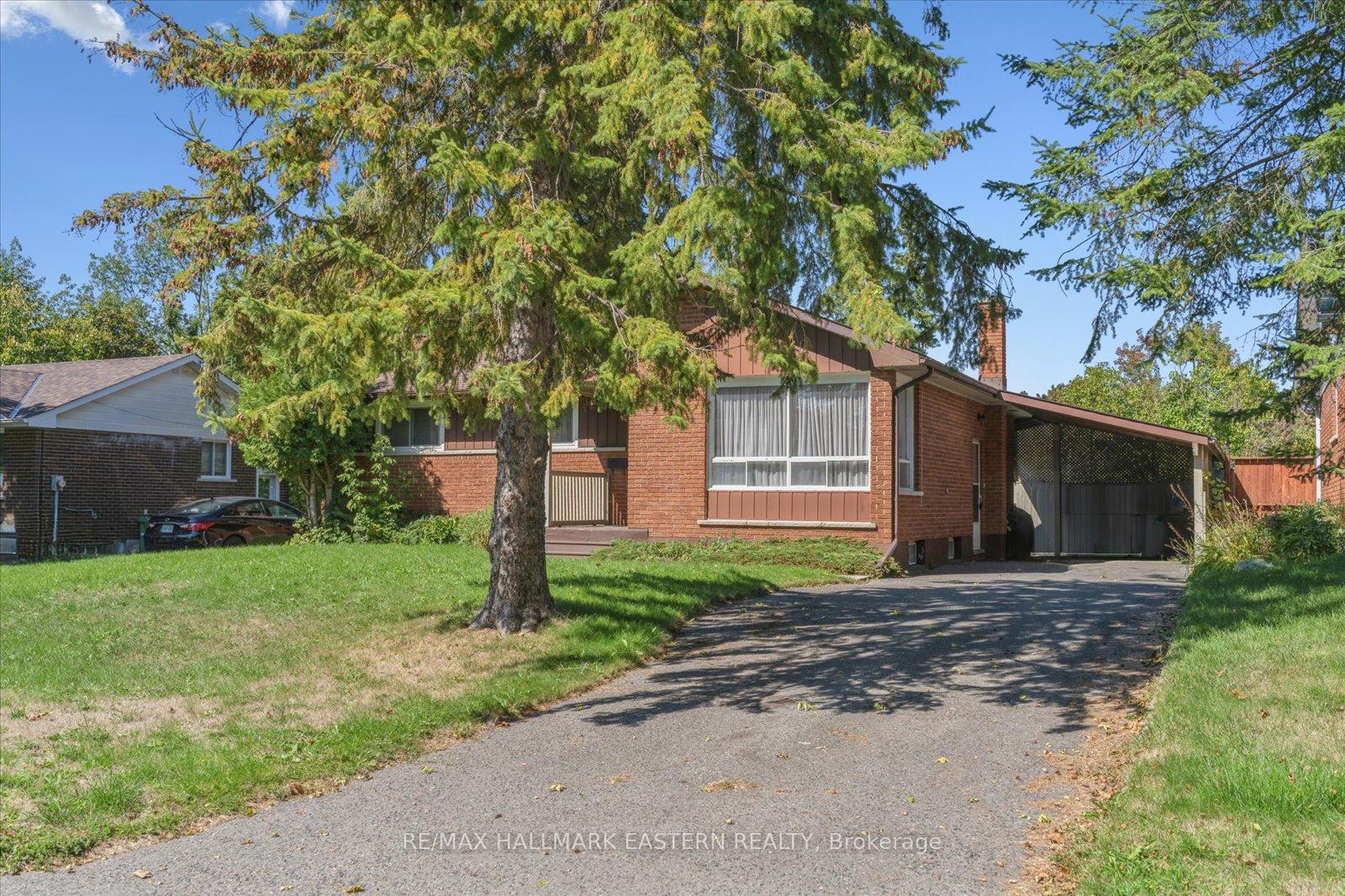 Photo 1 of 33 Springbrook Drive, Peterborough, Monaghan Ward 2 — HOMEH