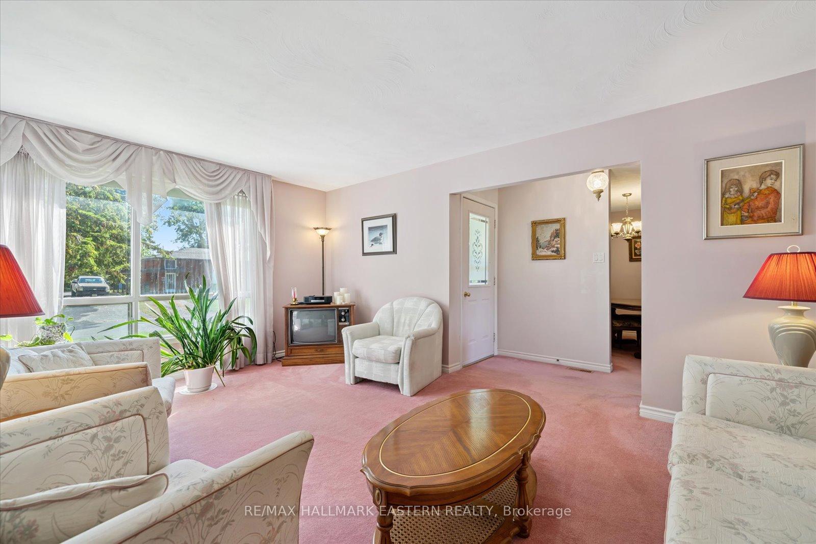 Photo 8 of 33 Springbrook Drive, Peterborough, Monaghan Ward 2 — HOMEH