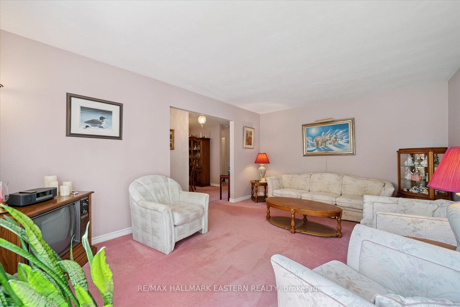 Photo 9 of 33 Springbrook Drive, Peterborough, Monaghan Ward 2 — HOMEH