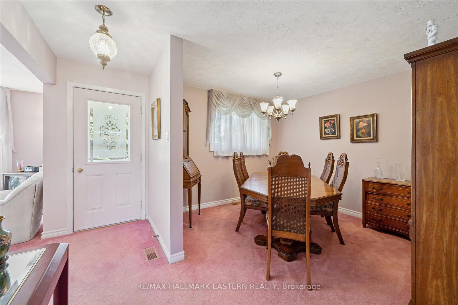 Photo 10 of 33 Springbrook Drive, Peterborough, Monaghan Ward 2 — HOMEH