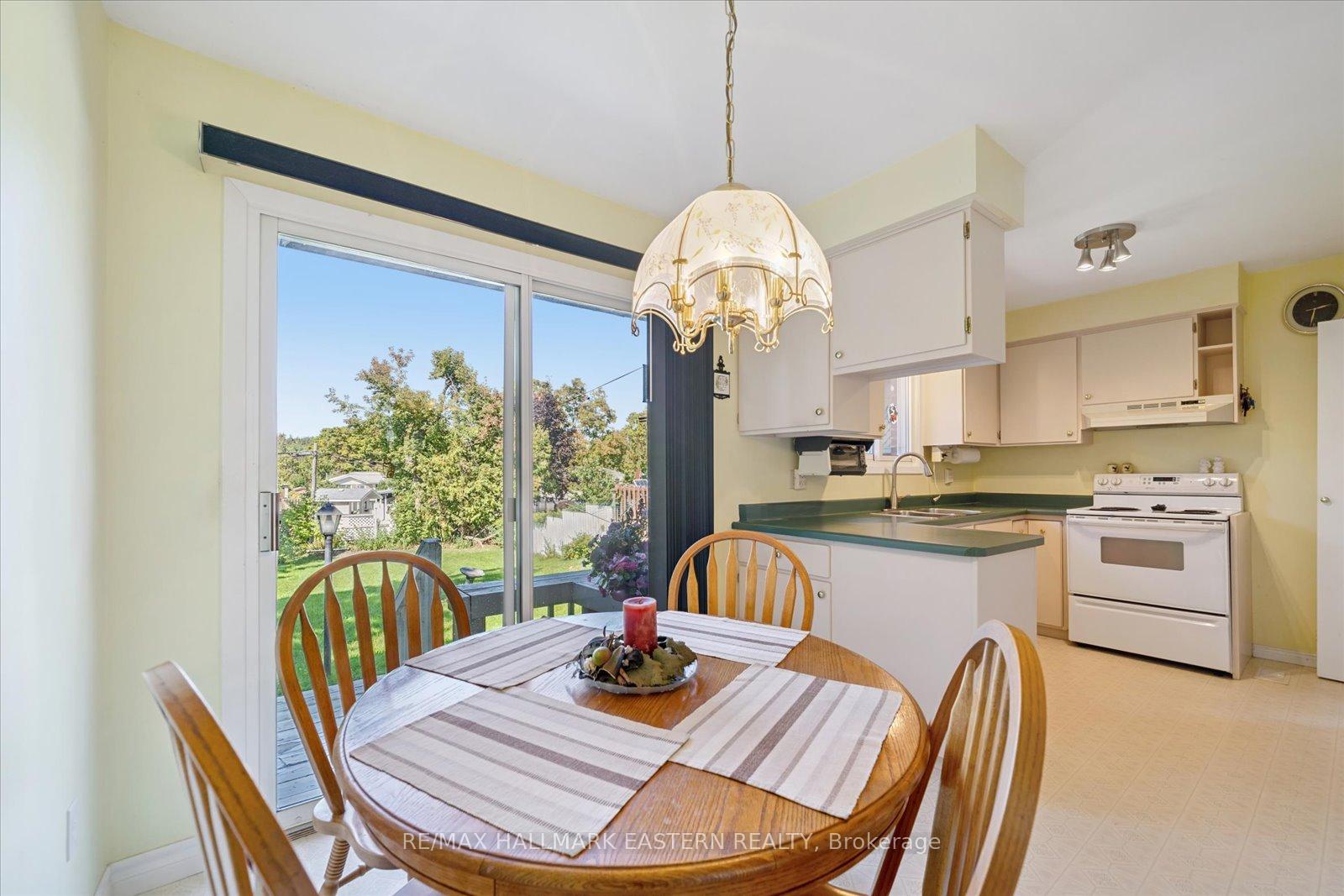Photo 12 of 33 Springbrook Drive, Peterborough, Monaghan Ward 2 — HOMEH