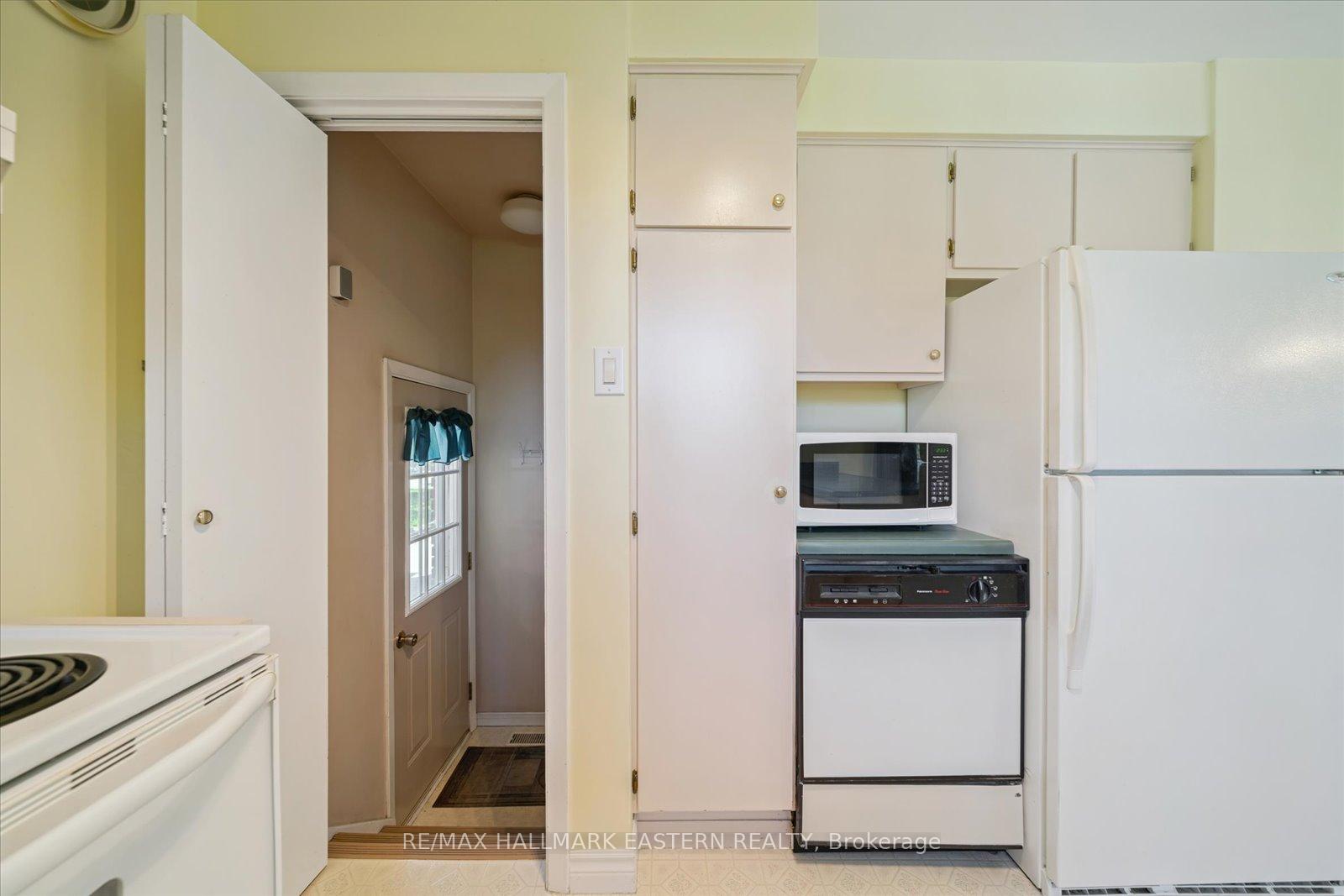 Photo 16 of 33 Springbrook Drive, Peterborough, Monaghan Ward 2 — HOMEH