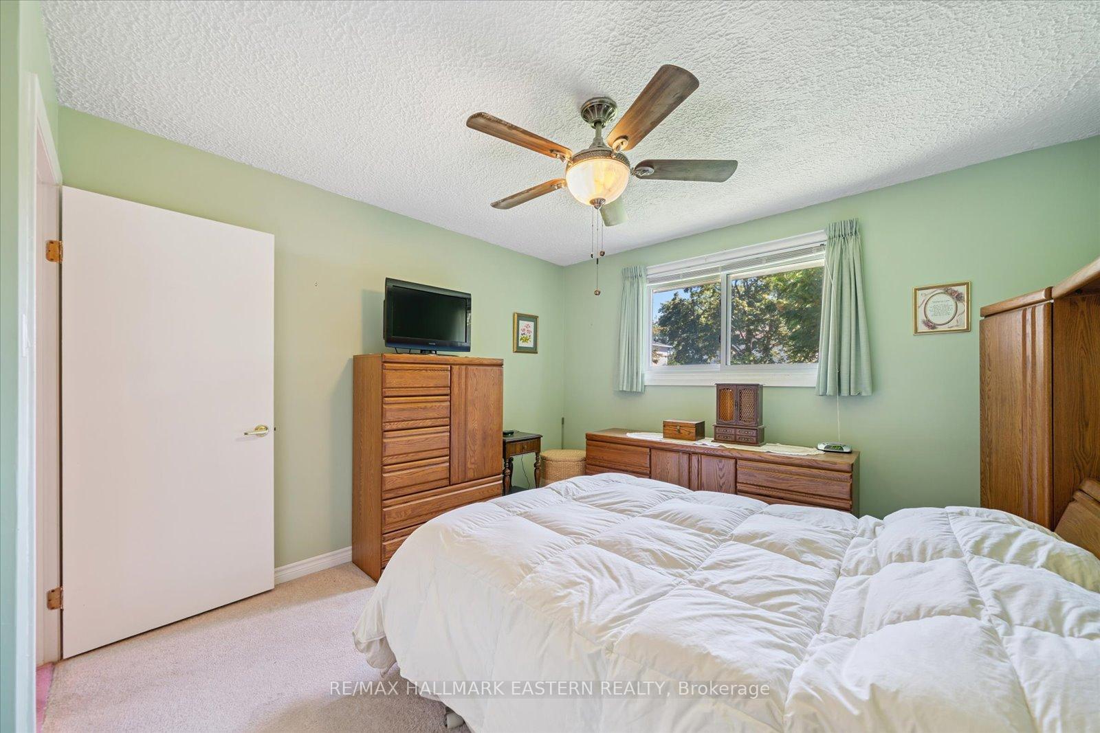 Photo 20 of 33 Springbrook Drive, Peterborough, Monaghan Ward 2 — HOMEH