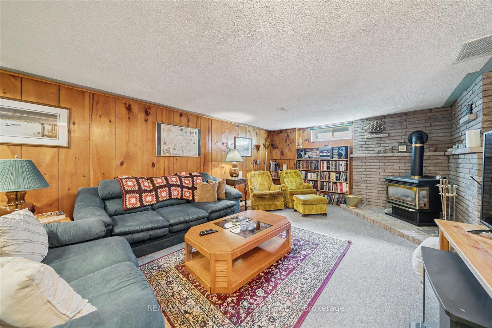 Photo 27 of 33 Springbrook Drive, Peterborough, Monaghan Ward 2 — HOMEH