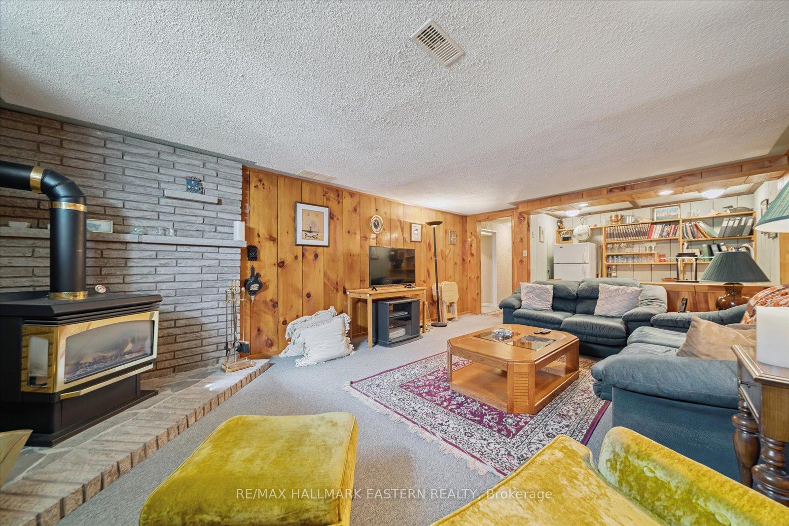 Photo 28 of 33 Springbrook Drive, Peterborough, Monaghan Ward 2 — HOMEH