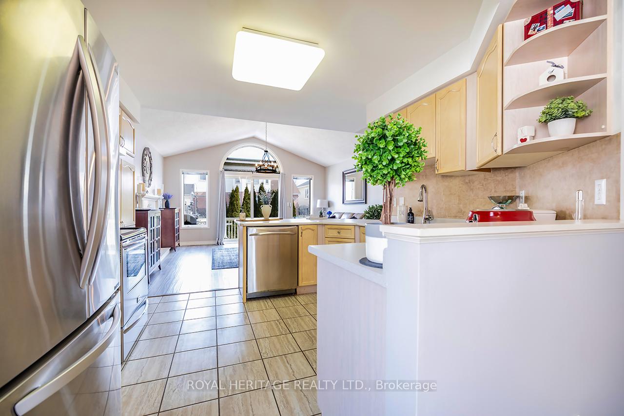 Photo 11 of 457 Safari Drive, Oshawa, Eastdale — HOMEH