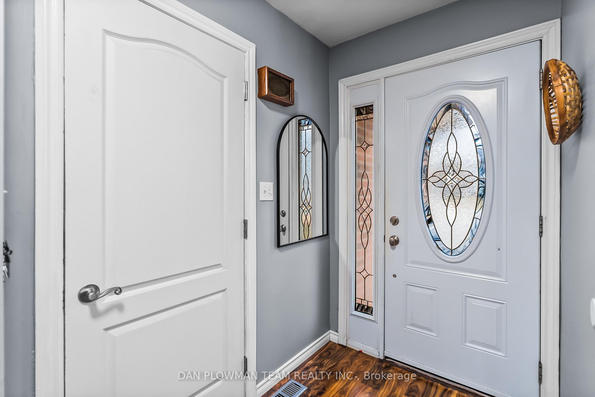 Photo 5 of 856 Southgate Drive, Oshawa, Donevan — HOMEH