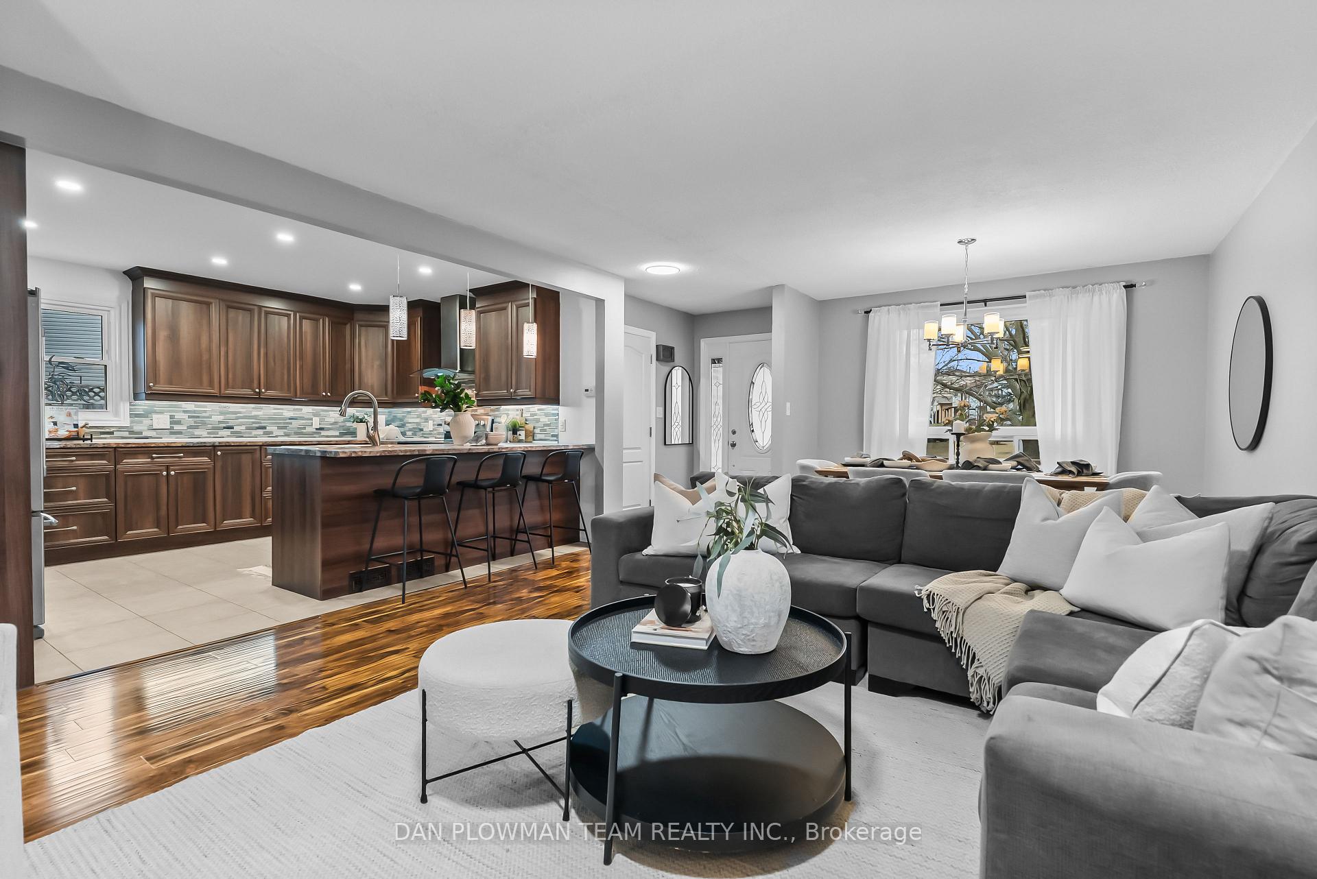 Photo 8 of 856 Southgate Drive, Oshawa, Donevan — HOMEH