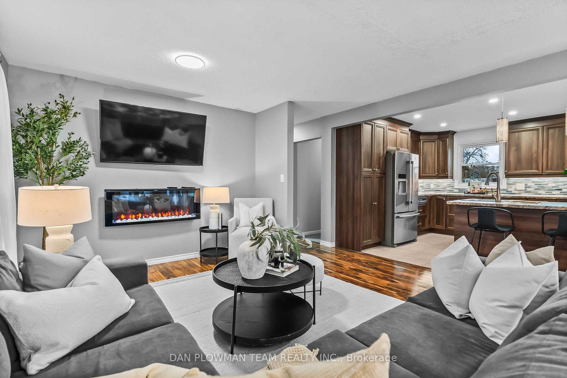 Photo 9 of 856 Southgate Drive, Oshawa, Donevan — HOMEH