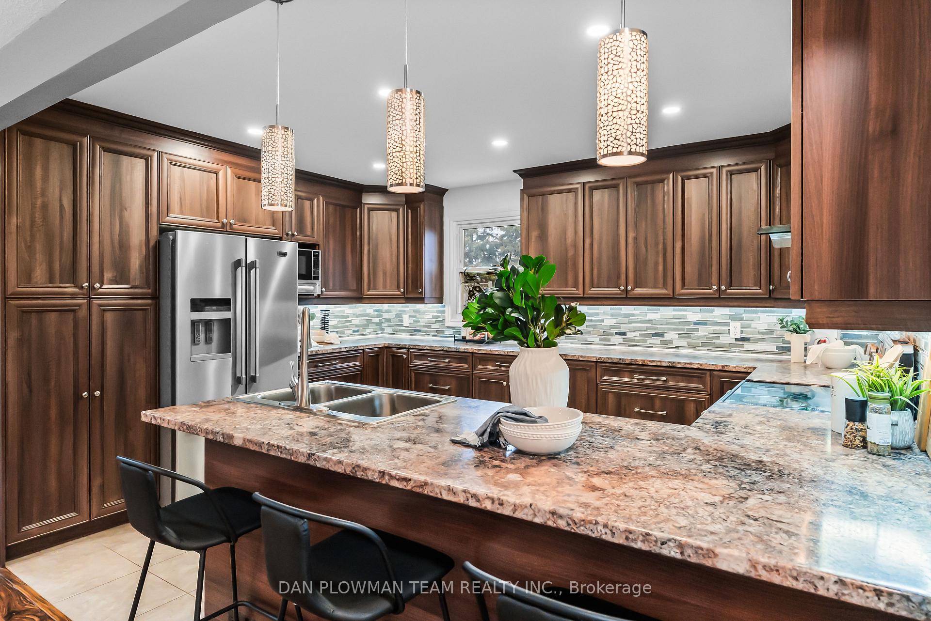 Photo 12 of 856 Southgate Drive, Oshawa, Donevan — HOMEH