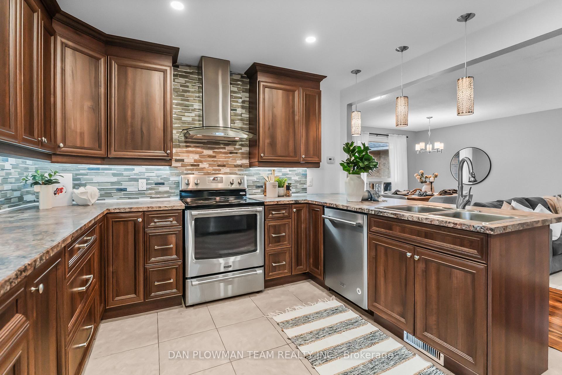 Photo 13 of 856 Southgate Drive, Oshawa, Donevan — HOMEH