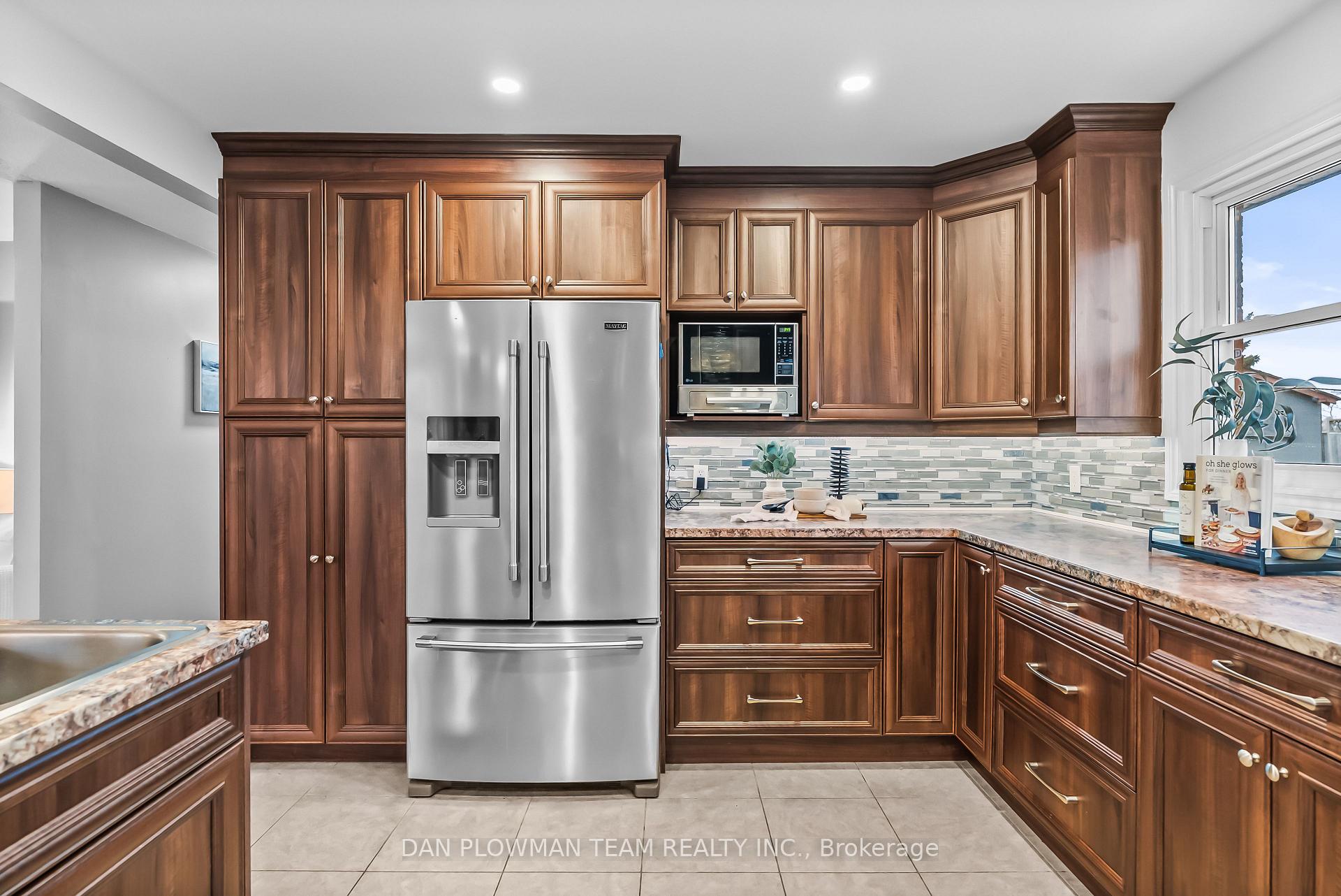 Photo 14 of 856 Southgate Drive, Oshawa, Donevan — HOMEH