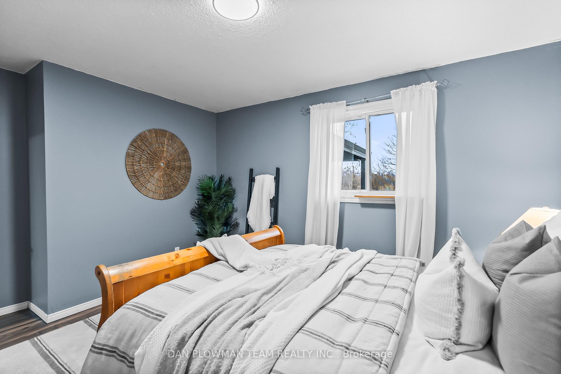 Photo 16 of 856 Southgate Drive, Oshawa, Donevan — HOMEH
