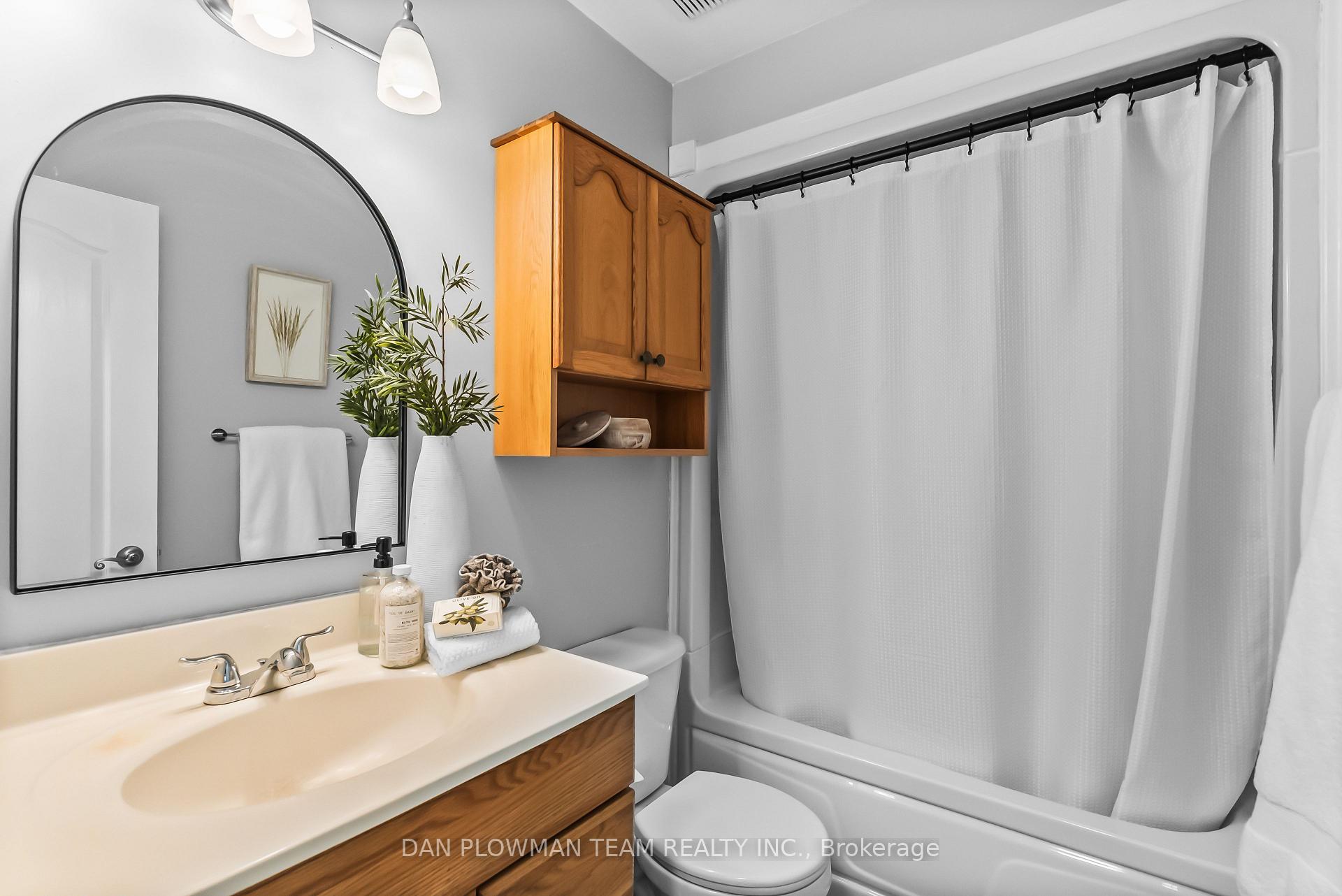 Photo 23 of 856 Southgate Drive, Oshawa, Donevan — HOMEH
