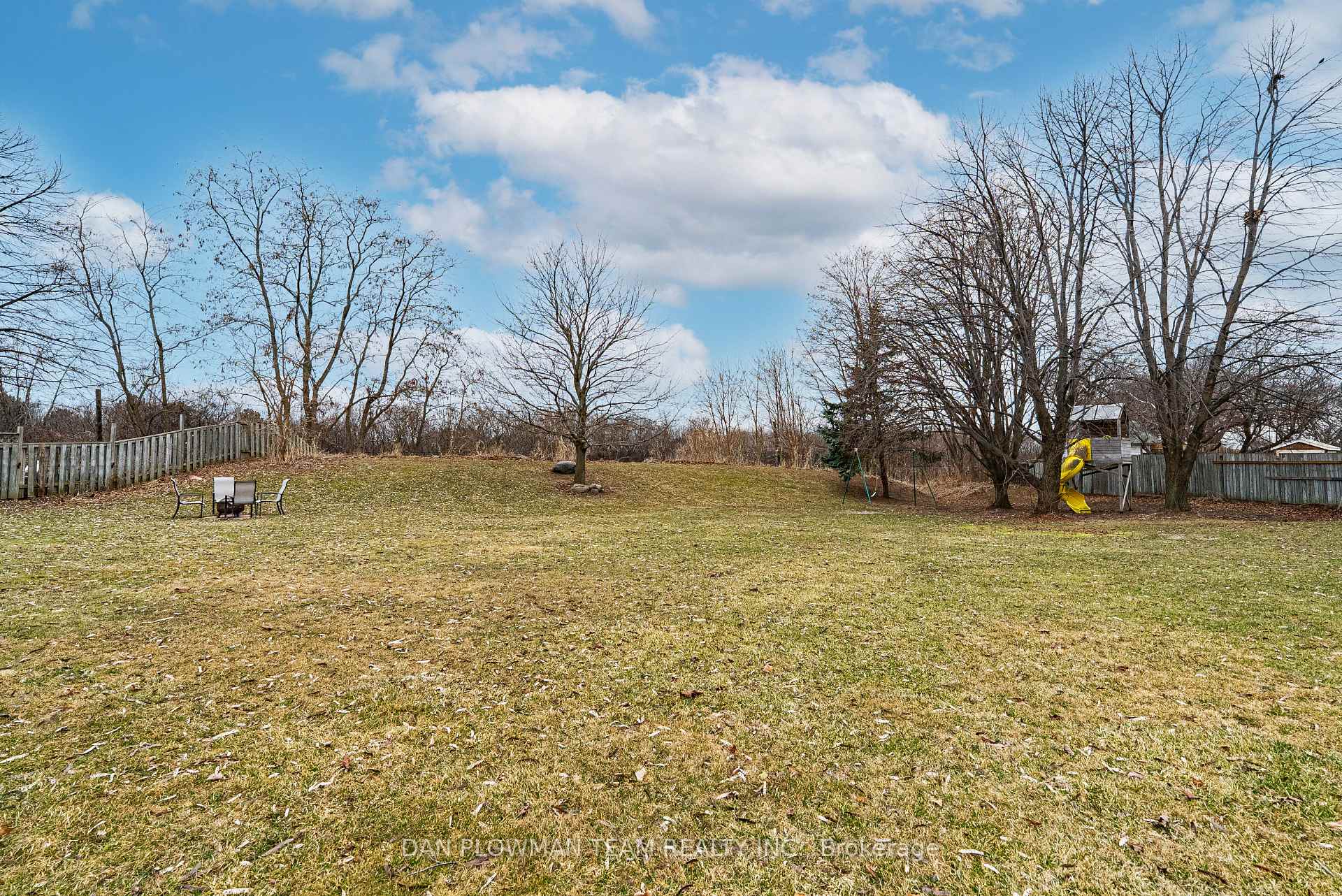 Photo 37 of 856 Southgate Drive, Oshawa, Donevan — HOMEH