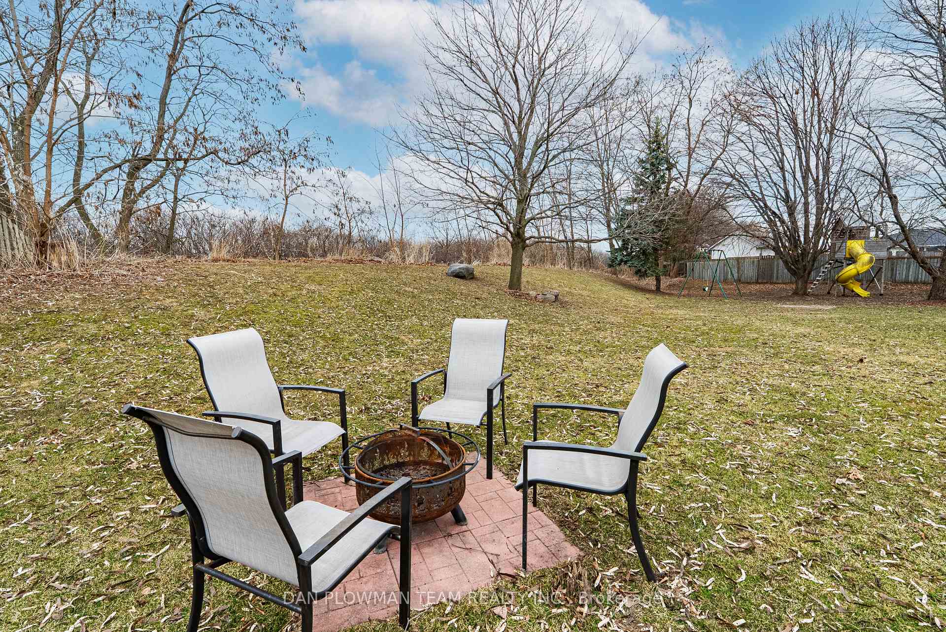 Photo 38 of 856 Southgate Drive, Oshawa, Donevan — HOMEH