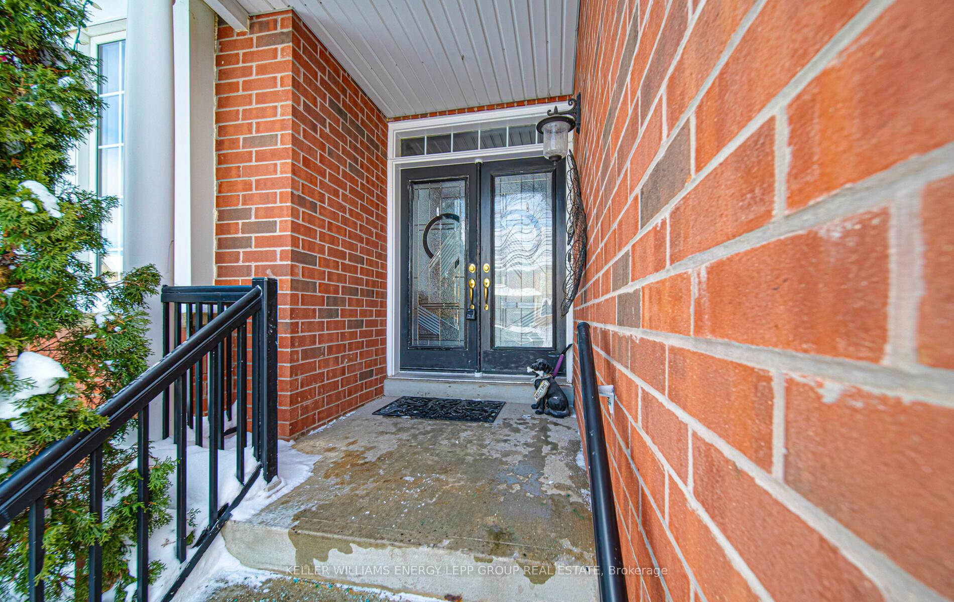 Photo 3 of 35 Vineyard Avenue, Whitby, Williamsburg — HOMEH