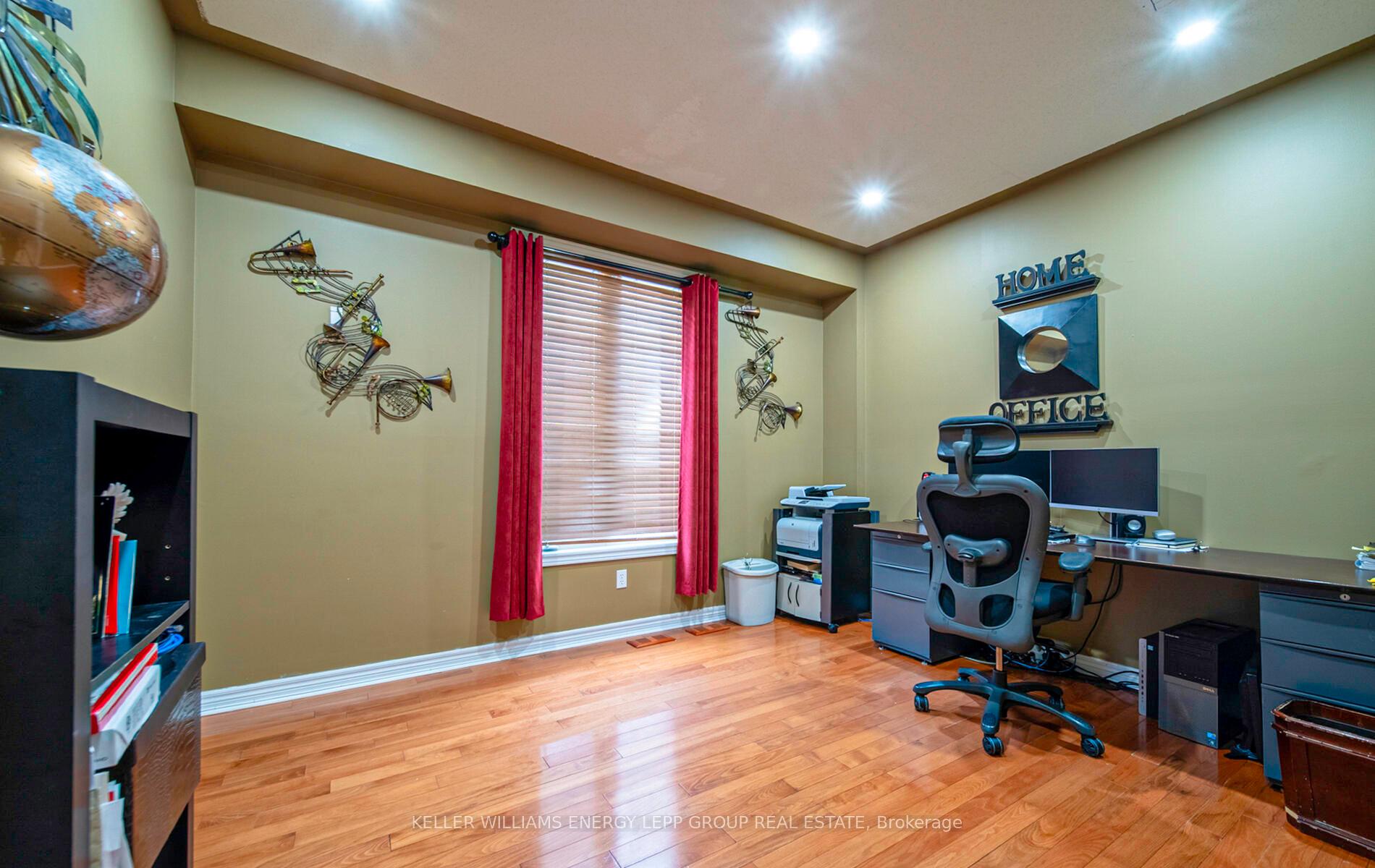 Photo 10 of 35 Vineyard Avenue, Whitby, Williamsburg — HOMEH