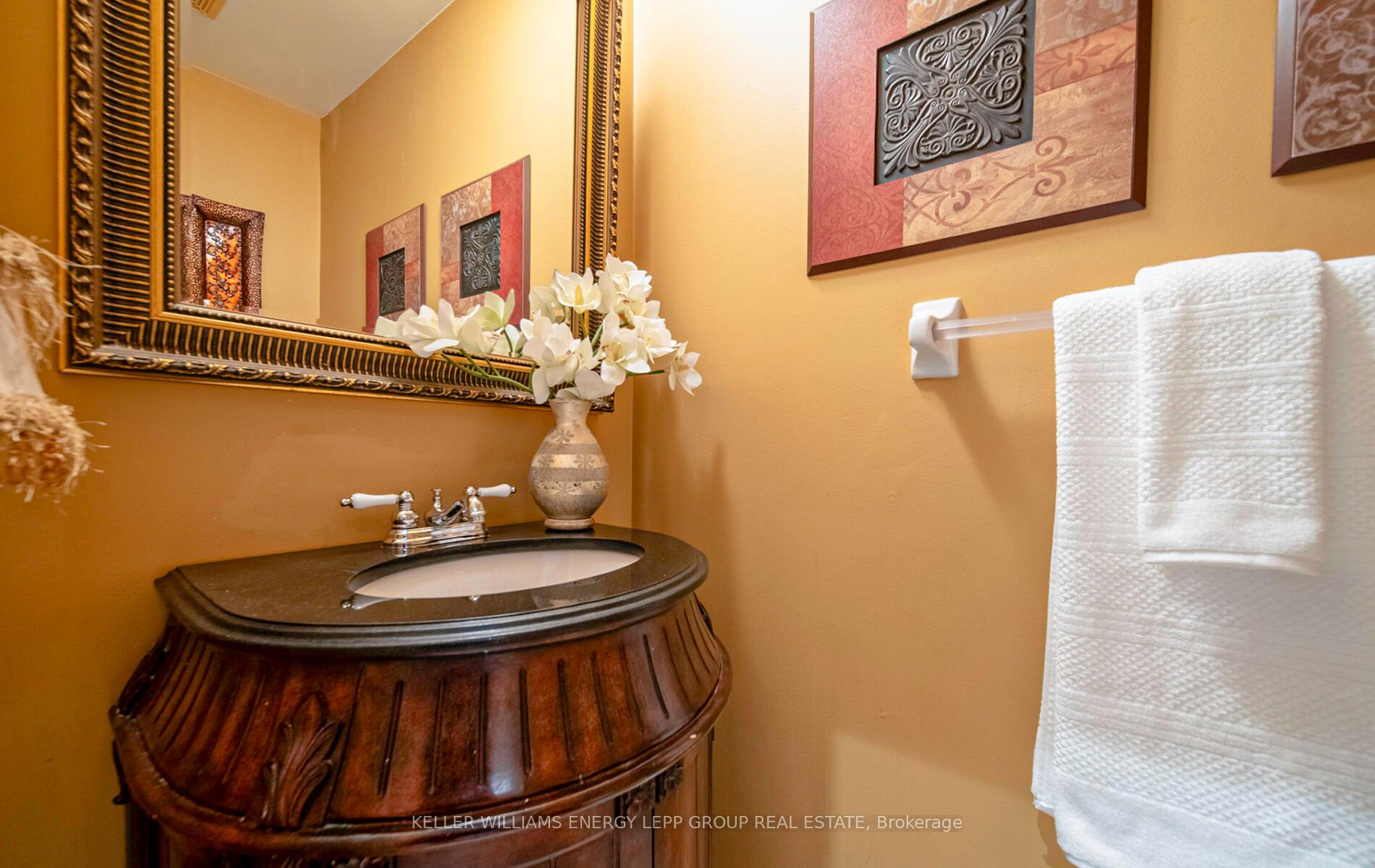 Photo 12 of 35 Vineyard Avenue, Whitby, Williamsburg — HOMEH